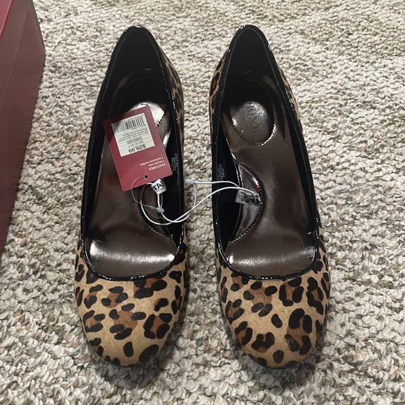 *NWT* Merona Maye leopard pumps - Picture 2 of 5